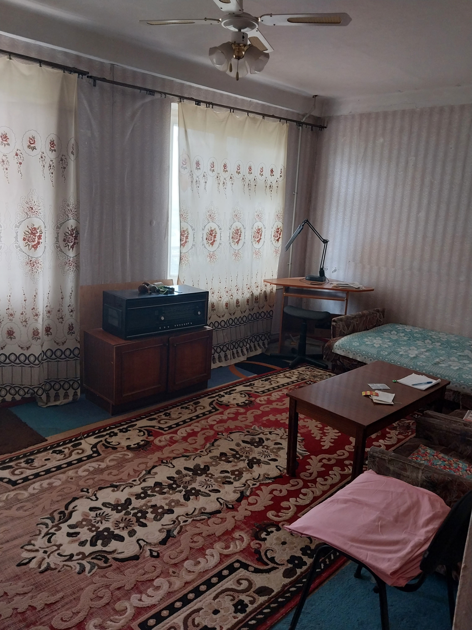 Продам 2х комнатную улучшенку ул.Суходольская 8/9 эт дома ,в обычном состоянии ,общ.площадью 54 кв.м.,светлая ,не измученная ремонтом ,большущий балко...